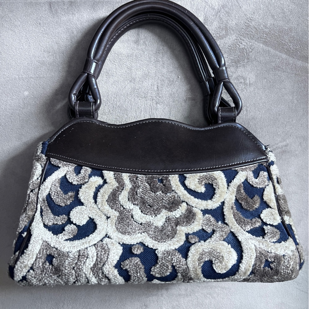 Elegant Vintage-Inspired Handbag – Unique Textured Design